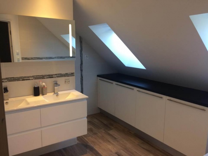 SALLE DE BAIN SOUS PENTE - Cubik Agencement